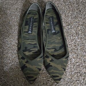 Steve Madden Camouflage Flats